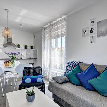 Apartment Log In Štinjan Eksteriør billede