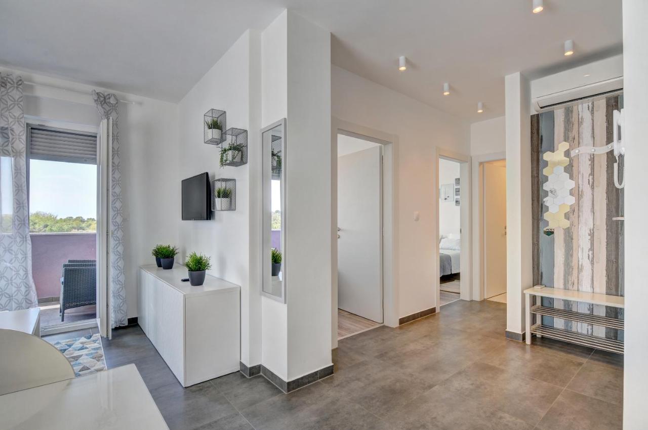 Apartment Log In Štinjan Eksteriør billede
