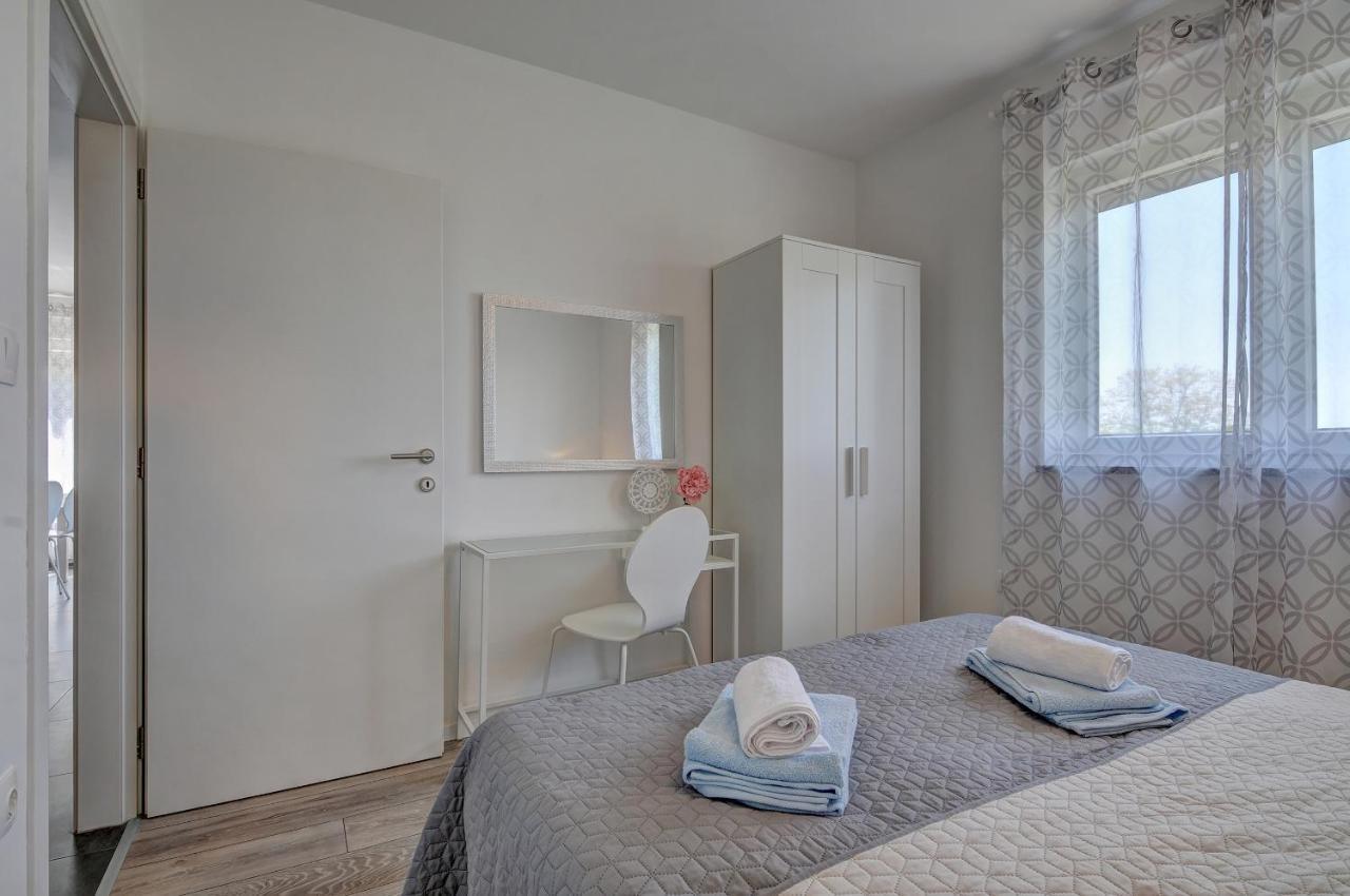 Apartment Log In Štinjan Eksteriør billede